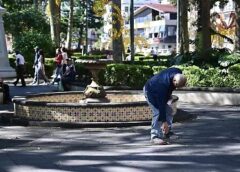 Risas y bromas se apoderan del Parque Juárez este Día de los Inocentes