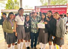 COBAEV 13 premia a estudiantes destacados en Playa Vicente