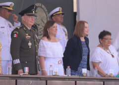 Rocío Nahle acompaña a Claudia Sheinbaum en graduación naval